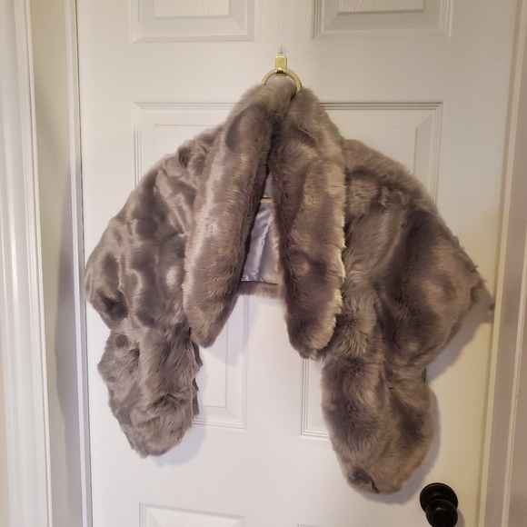 Faux Fur Shall - Picture 1 of 2